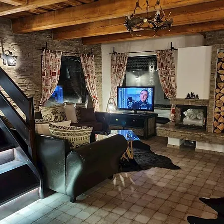 Tri Chalupky Na Myte *