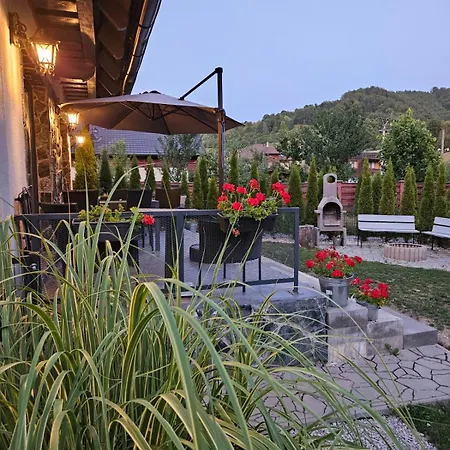 Tri Chalupky Na Myte *