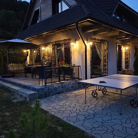 Tri Chalupky Na Myte * Mýto pod Ďumbierom