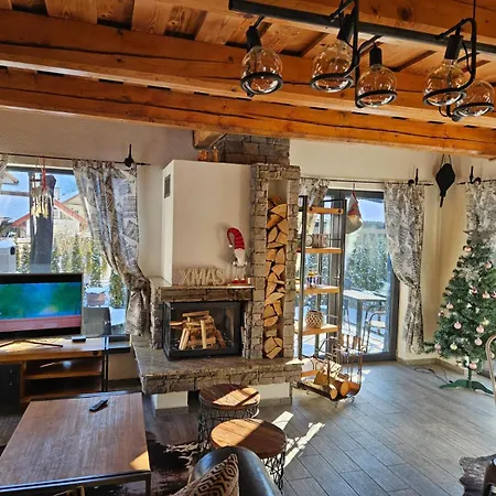 Tri Chalupky Na Myte *