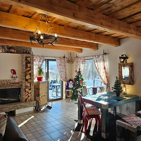 Tri Chalupky Na Myte *