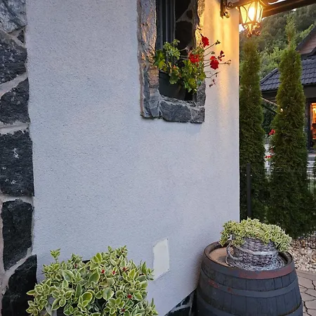 Tri Chalupky Na Myte * Mýto pod Ďumbierom