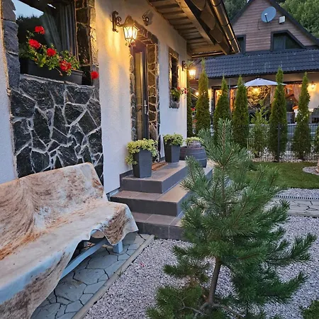 Tri Chalupky Na Myte *