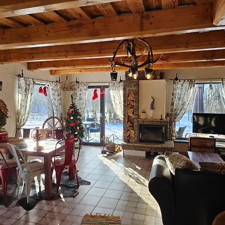 Tri Chalupky Na Myte *